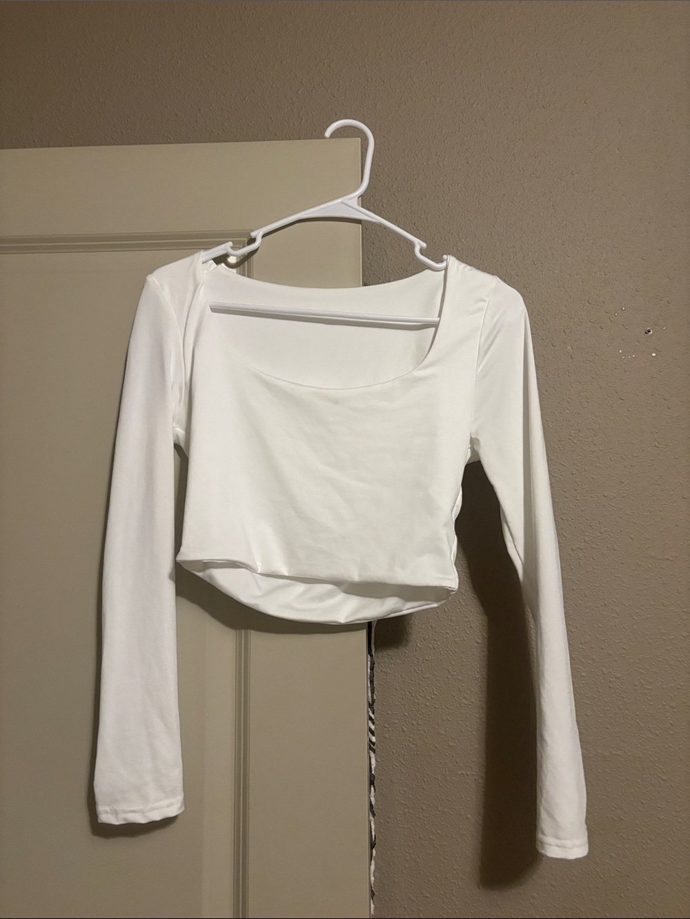 SHEIN White Square Neck Long Sleeve Crop Top